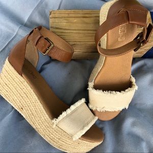 Platform sandals 💕